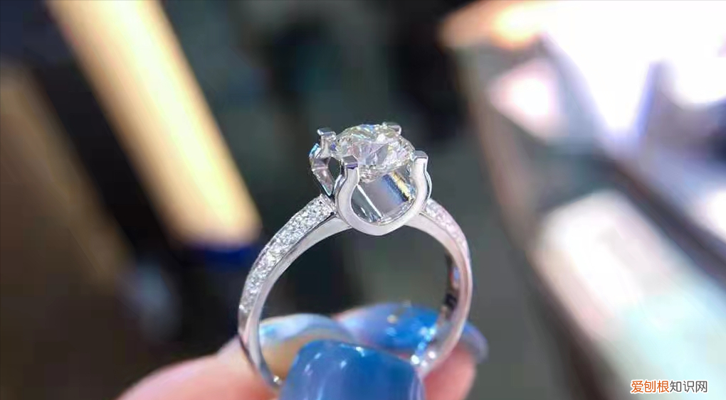 50分裸钻价格多少钱?大牌还是定制如何选择?业内人士爆料,这样选性价比更高