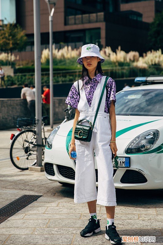 时尚还年轻的女裤七分裤夏，你还在穿臃肿的阔腿裤吗？