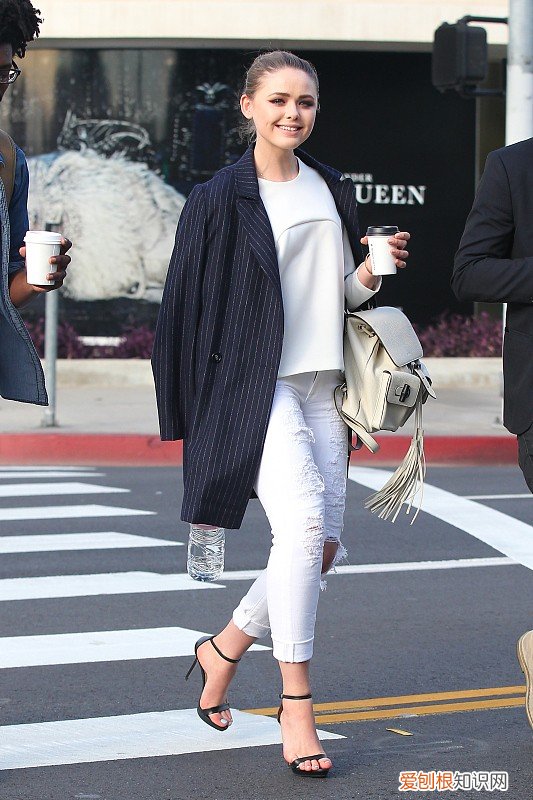 时尚还年轻的女裤七分裤夏，你还在穿臃肿的阔腿裤吗？