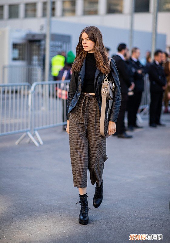 时尚还年轻的女裤七分裤夏，你还在穿臃肿的阔腿裤吗？