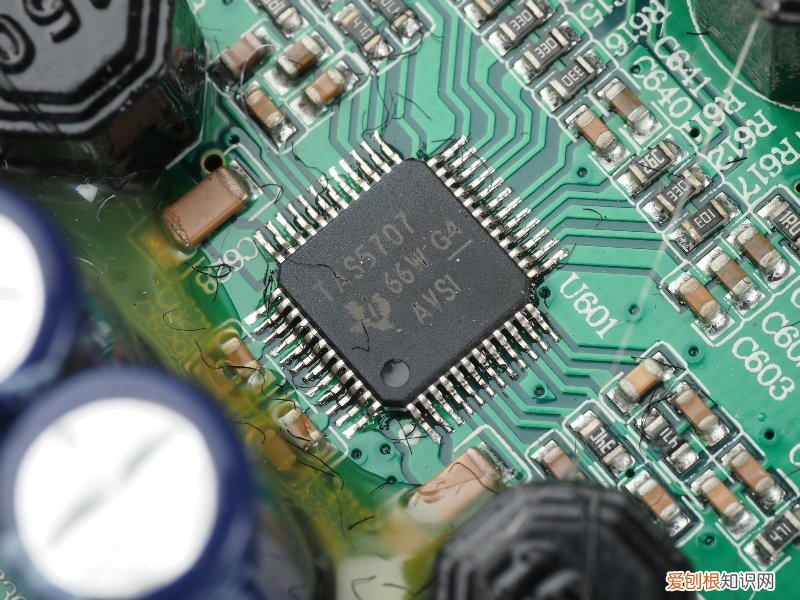 漫步者s2000mkiii和惠威m200mkiii 如何选择？有源音箱测评报告 对比