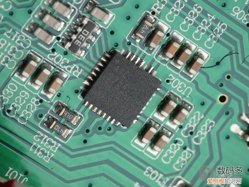 漫步者s2000mkiii和惠威m200mkiii 如何选择？有源音箱测评报告 对比