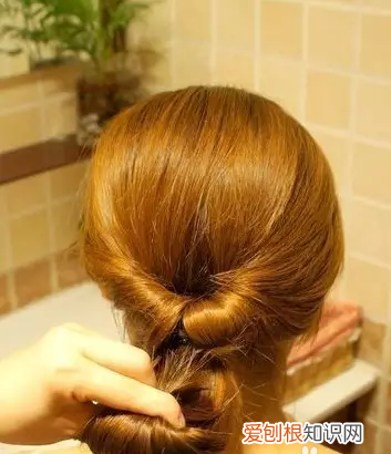 女生怎么扎辫子好看六,学生头怎么扎辫子漂亮又简单