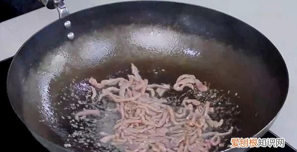 肉丝蛋炒饭怎么做,青椒肉丝蛋炒饭的做法