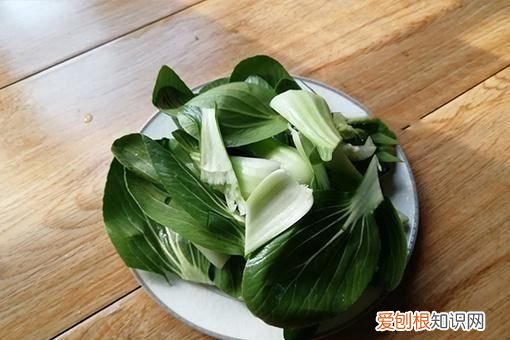 肉丝蛋炒饭怎么做,青椒肉丝蛋炒饭的做法