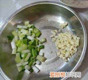 肉丝蛋炒饭怎么做,青椒肉丝蛋炒饭的做法