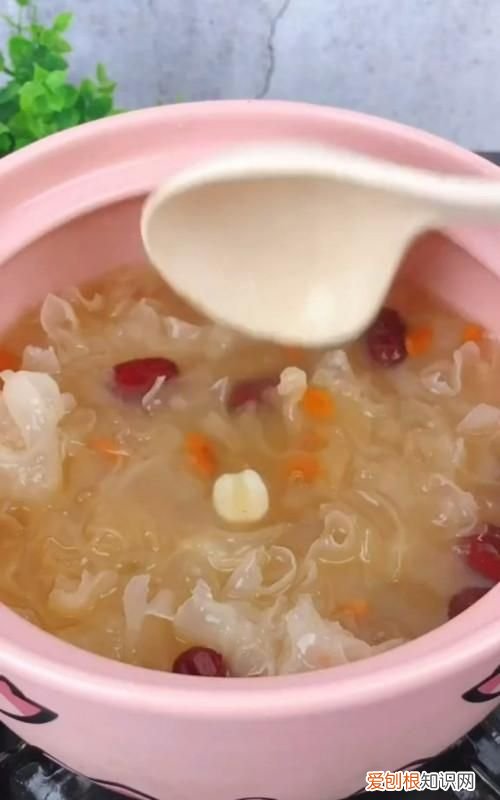 银耳莲子羹怎么做