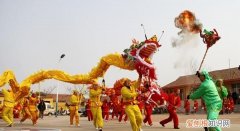 舞龙灯是什么节日的传统，舞龙闹花灯放鞭炮是什么节日