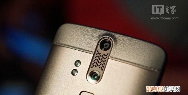 全新的中兴axon天机智能手机