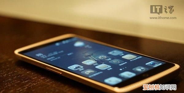 全新的中兴axon天机智能手机