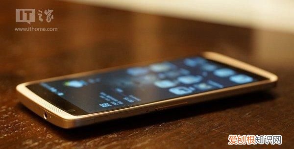 全新的中兴axon天机智能手机