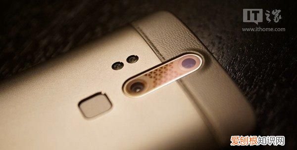 全新的中兴axon天机智能手机