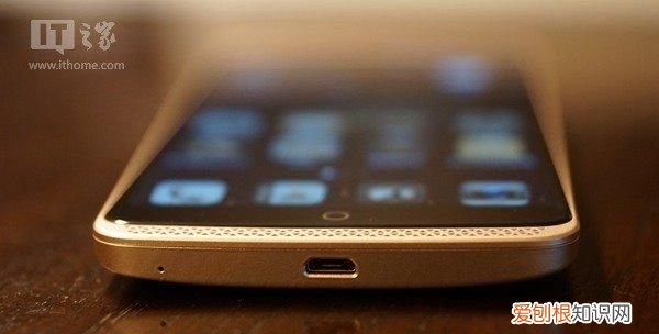 全新的中兴axon天机智能手机