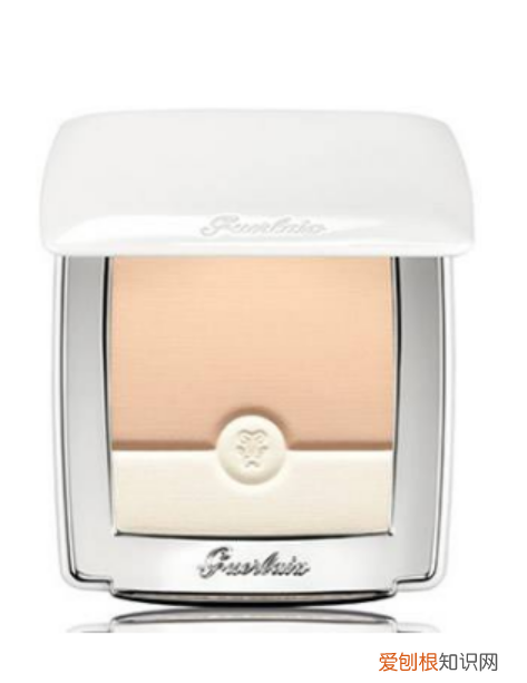 迪奥和香奈儿粉饼哪款好用？十款热门产品评测分享！