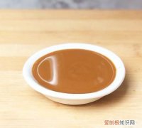 热干面芝麻酱还是花生酱，热干面是带汤的还是没汤的