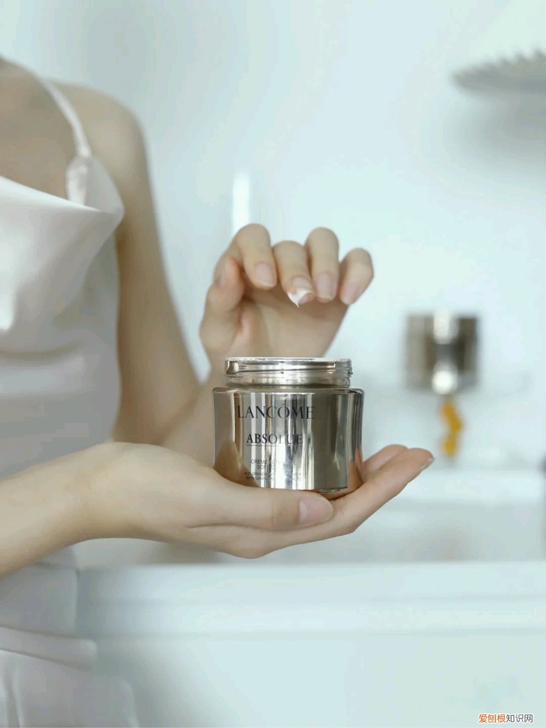 雅诗兰黛保湿面霜哪款好?一招教你怎么选择适合自己年龄的护肤用品!