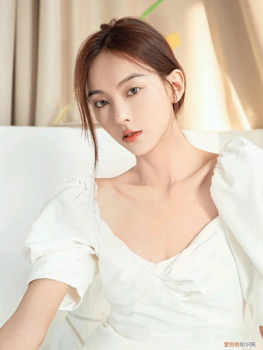 雅诗兰黛保湿面霜哪款好?一招教你怎么选择适合自己年龄的护肤用品!