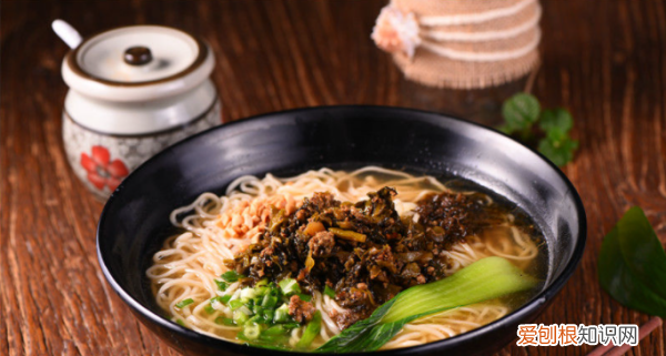 酸菜挂面的家常做法，酸菜煮面条的做法大全家常干