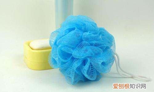 沐浴球怎么用，沐浴露怎么用手打出泡沫