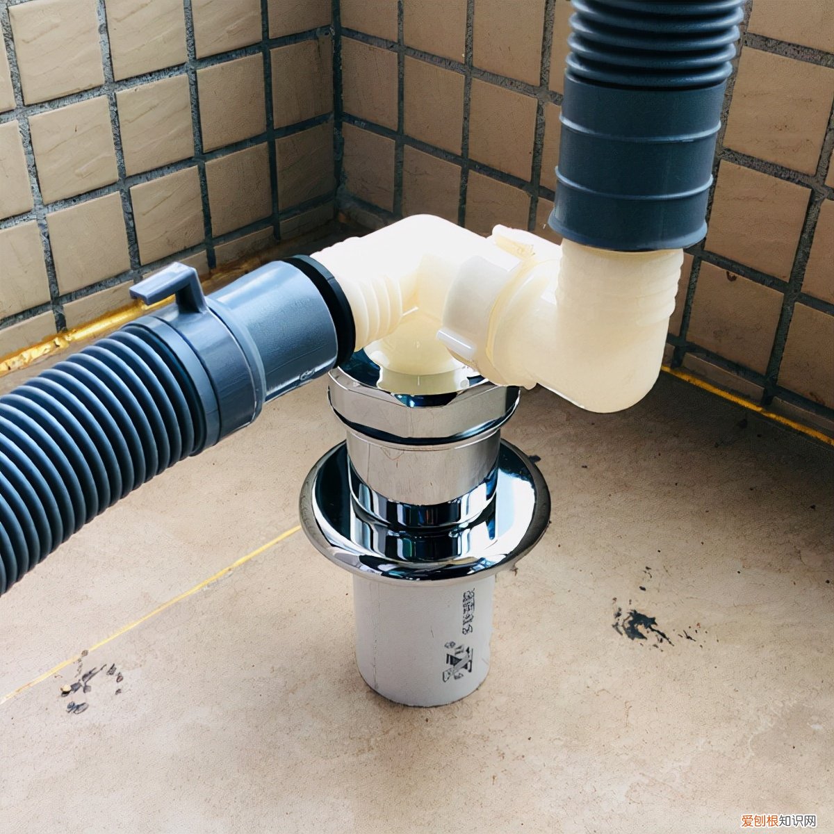 洗衣机排水管不要直接插在地漏里(详细解释其原因,不要再犯错了)