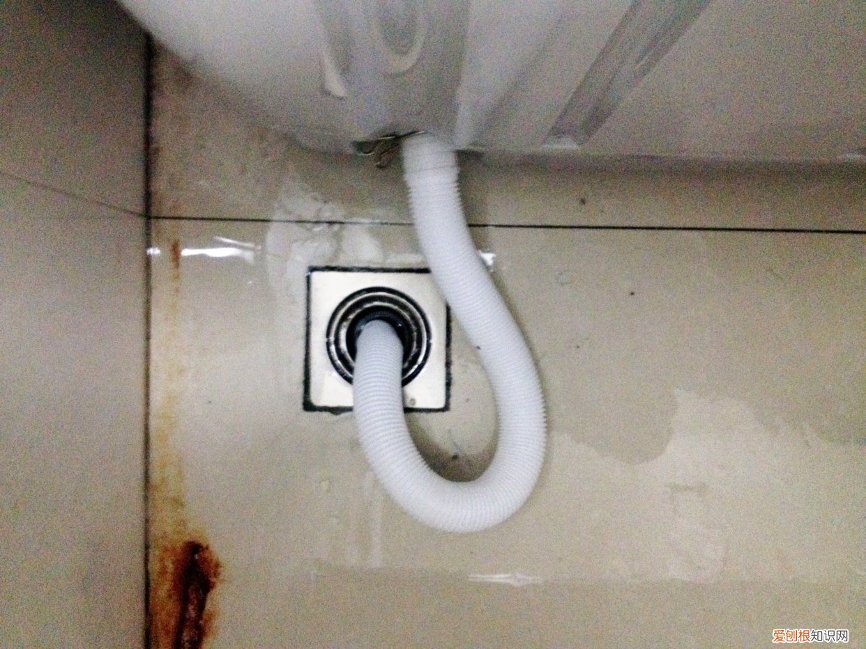 洗衣机排水管不要直接插在地漏里(详细解释其原因,不要再犯错了)