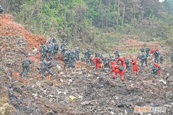 救援人员扩大搜索半径 拉网式全力搜寻第二个黑匣子