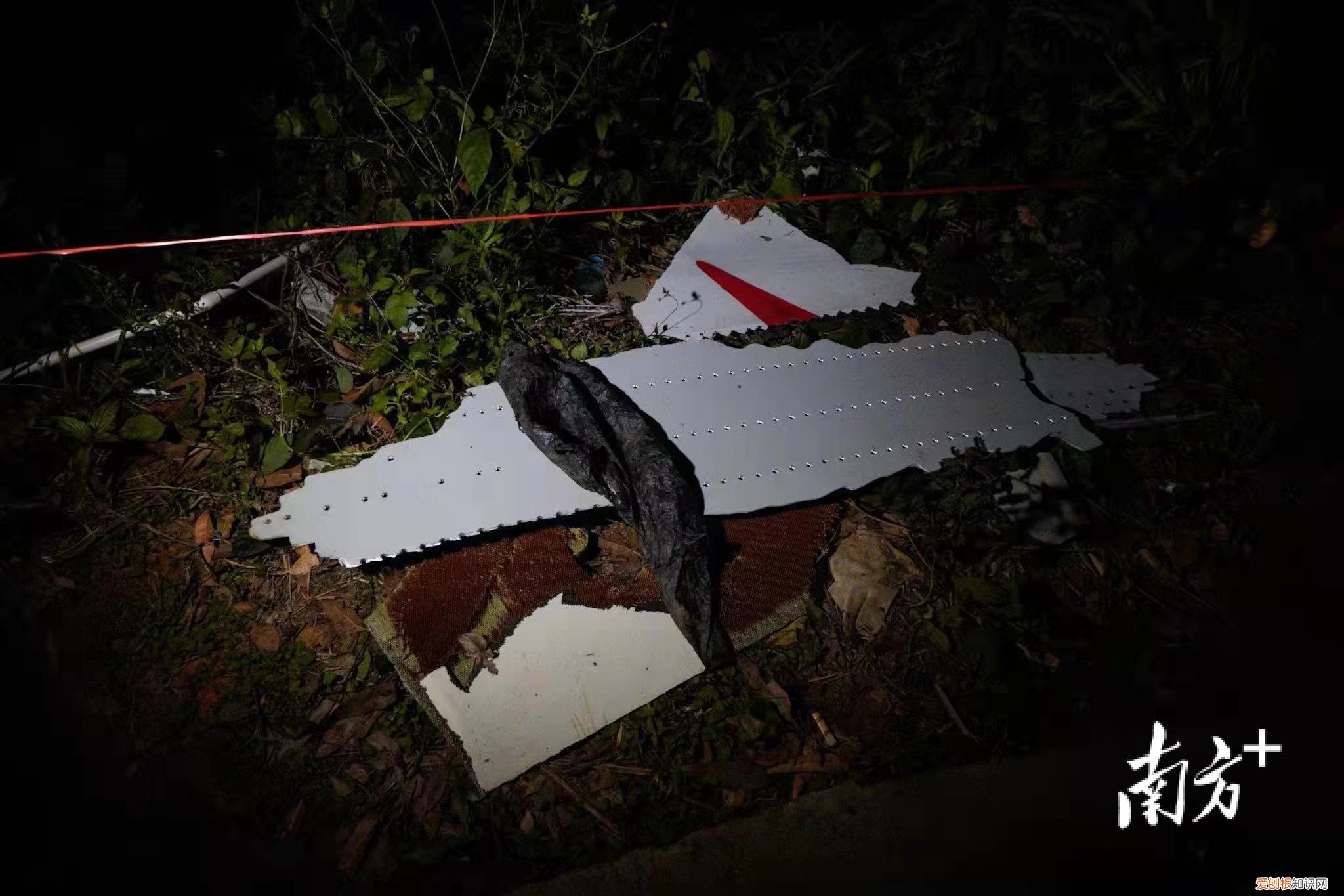 彻夜搜救！东航坠机现场发现更多飞机残骸，尚未发现机上失联人员