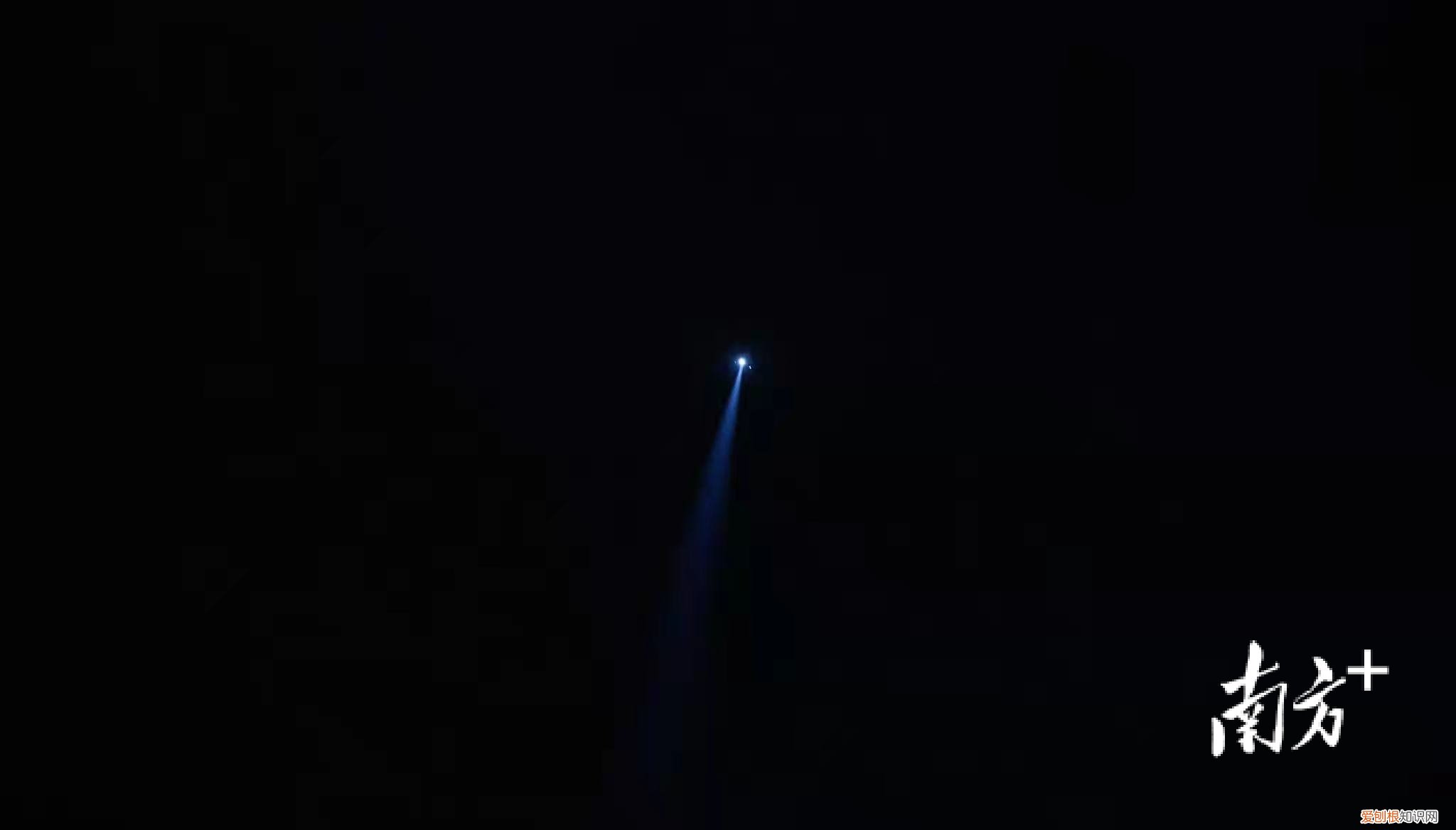 彻夜搜救！东航坠机现场发现更多飞机残骸，尚未发现机上失联人员