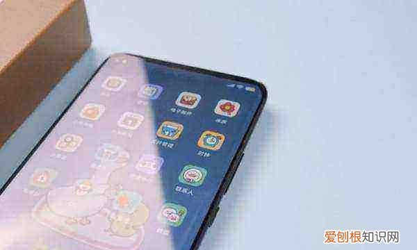 小米0自带膜是钢化膜，小米10青春版贴钢化膜 有白边