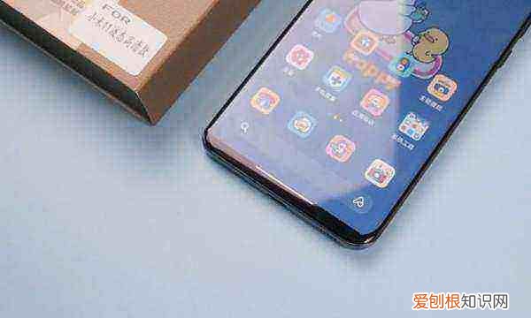 小米0自带膜是钢化膜，小米10青春版贴钢化膜 有白边