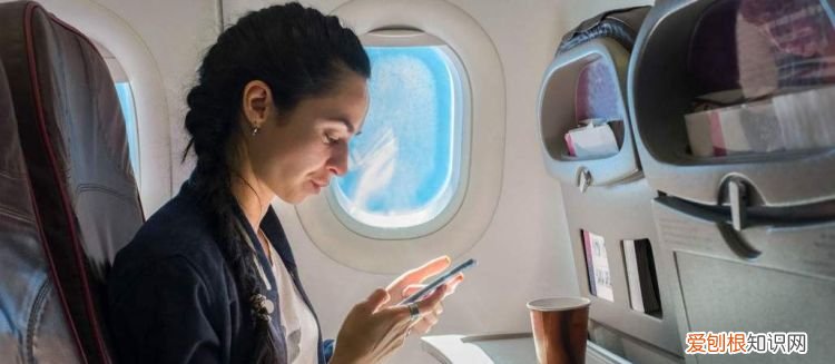 飞机上能玩手机吗?,飞机上开飞行模式能玩游戏