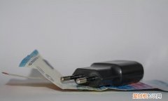 充电器托运还是随身带，坐飞机充电器剃须刀是托运还是随身带