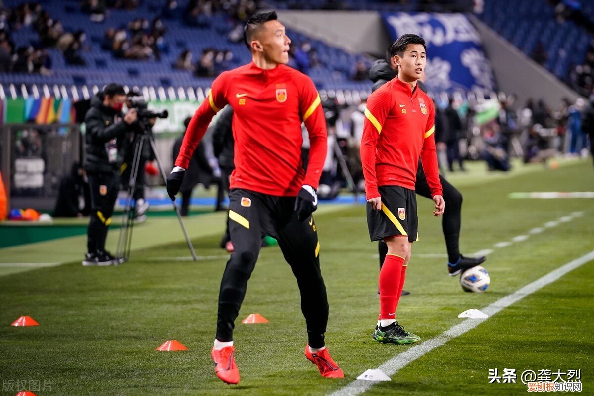 在冬奥村吃机器人包的年夜饺子