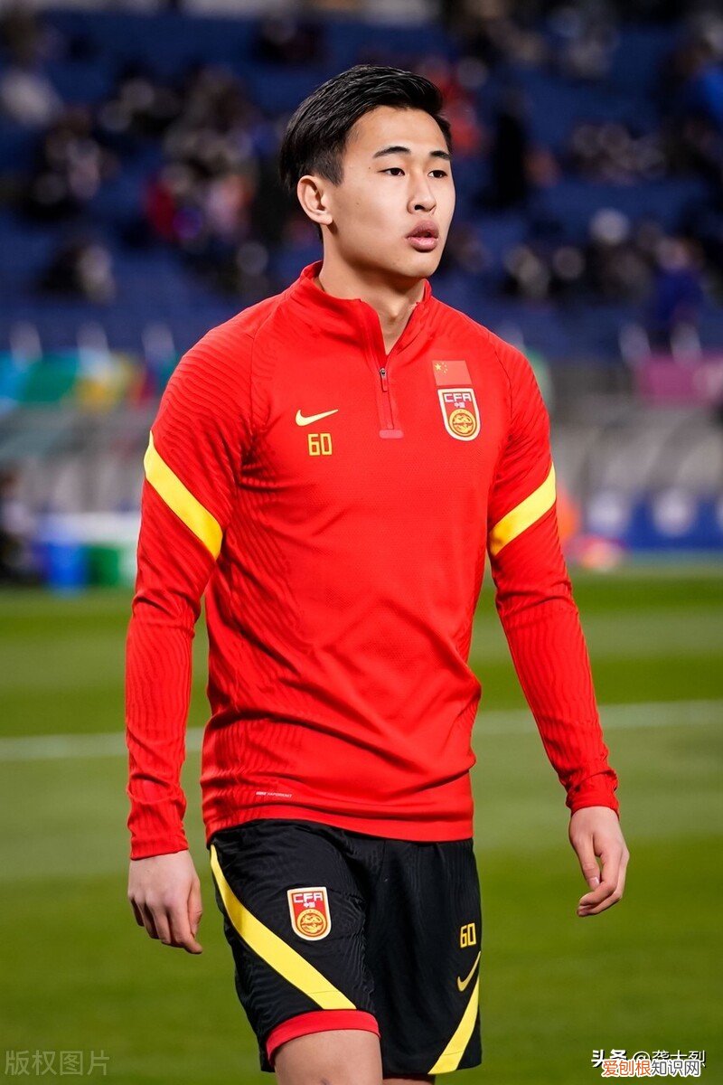 在冬奥村吃机器人包的年夜饺子