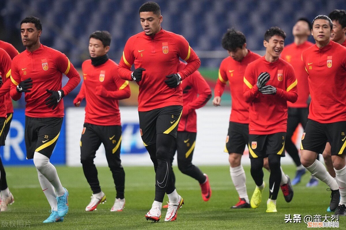 在冬奥村吃机器人包的年夜饺子