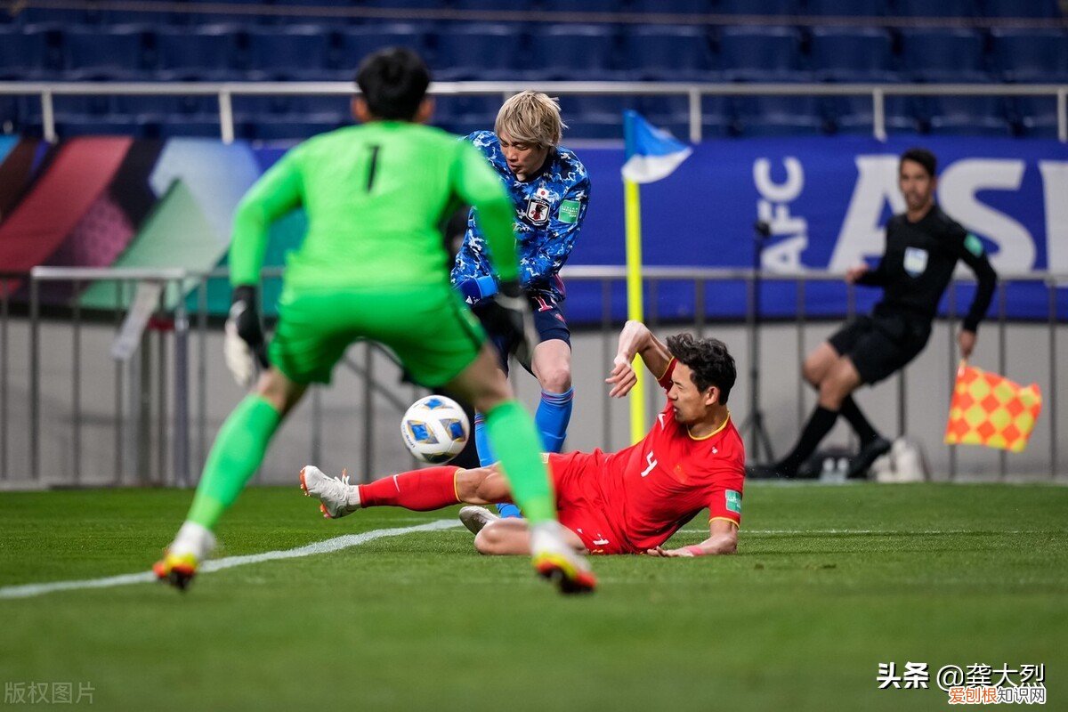 在冬奥村吃机器人包的年夜饺子