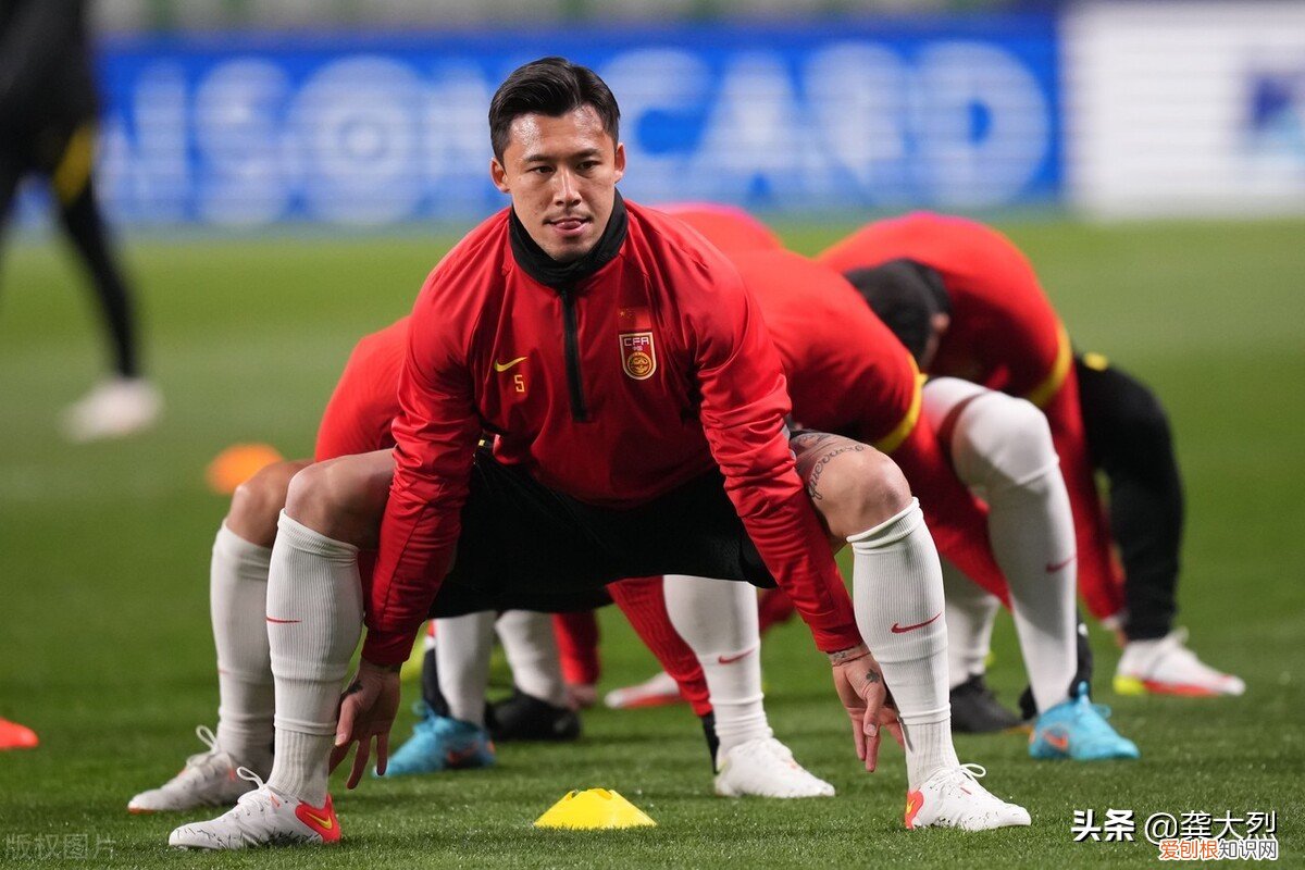 在冬奥村吃机器人包的年夜饺子