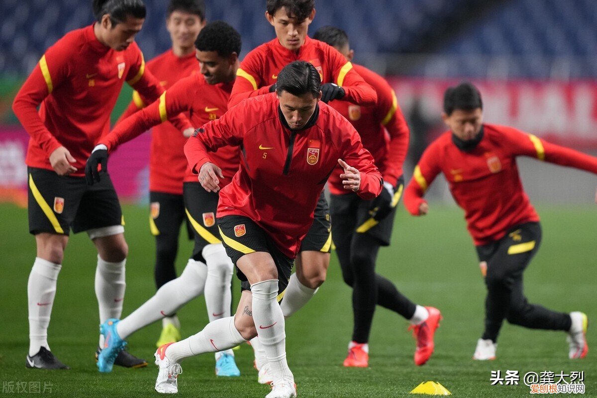 在冬奥村吃机器人包的年夜饺子