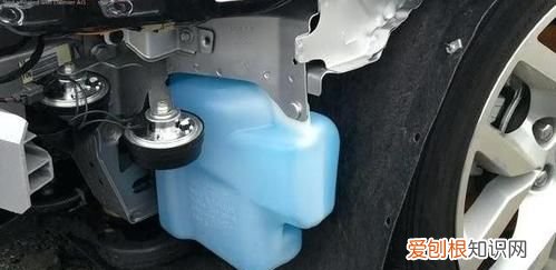 玻璃水冻住了加盐能解冻吗,一包食盐加入玻璃水中会解冻