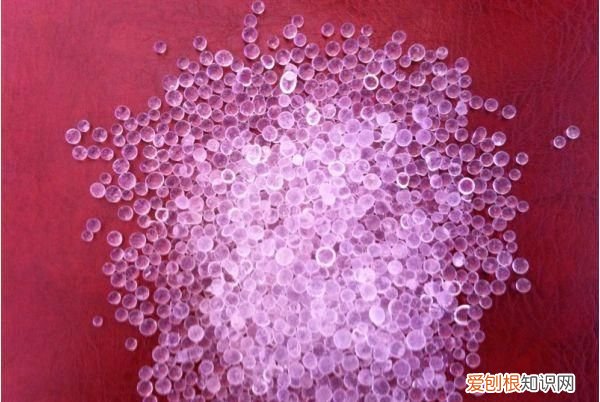 硅胶干燥剂有毒吗,硅胶干燥剂使用有哪些注意事项