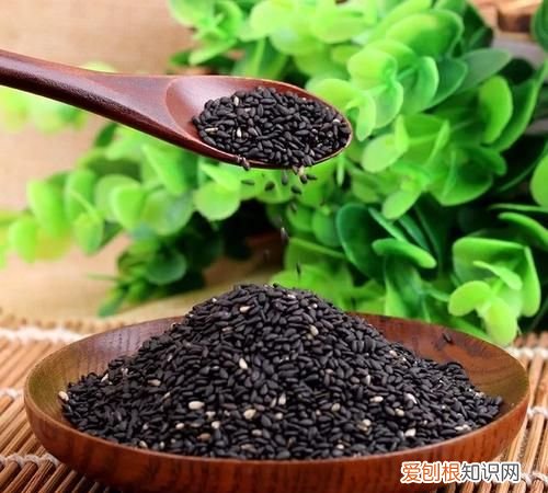 乌黑对什么，红色加黑色加白色是什么色