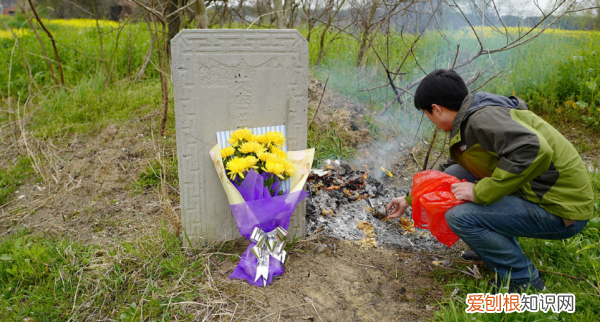 为什么第一年不上坟,为什么孤坟不能祭拜