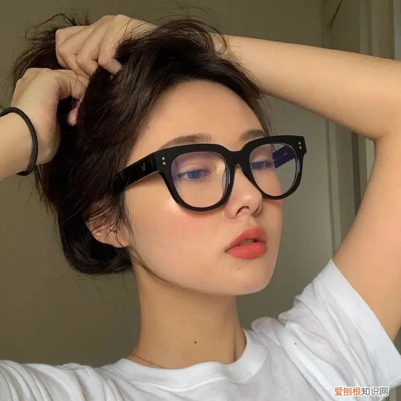 今年流行的近视眼镜款式