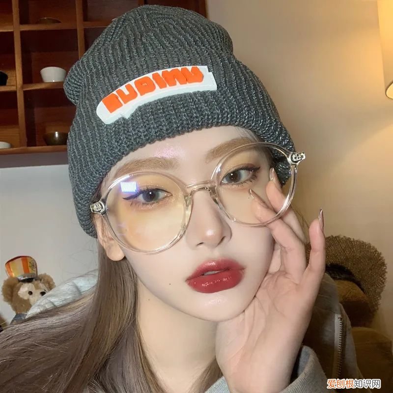 今年流行的近视眼镜款式