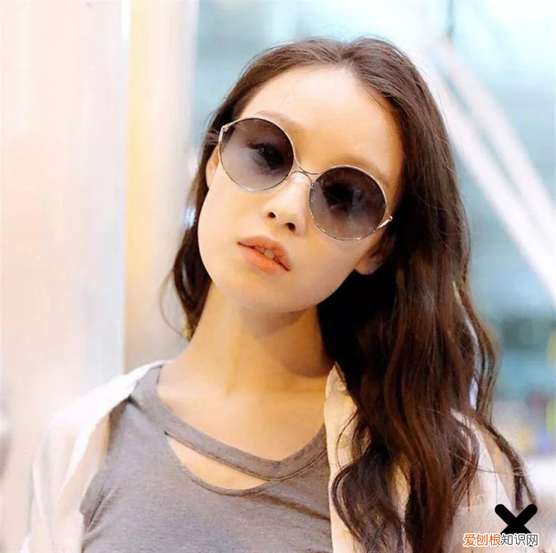 今年流行的近视眼镜款式