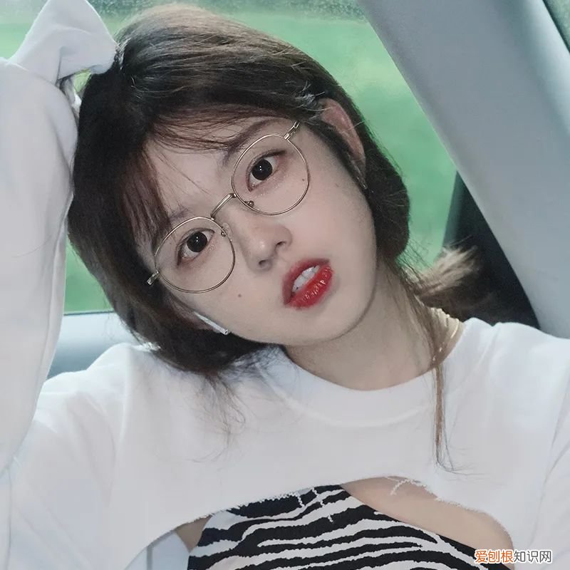 今年流行的近视眼镜款式