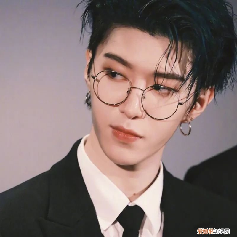 今年流行的近视眼镜款式