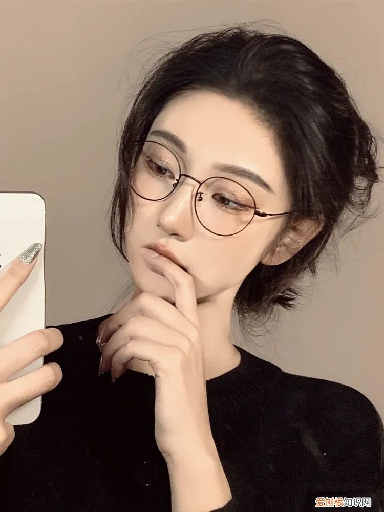 今年流行的近视眼镜款式