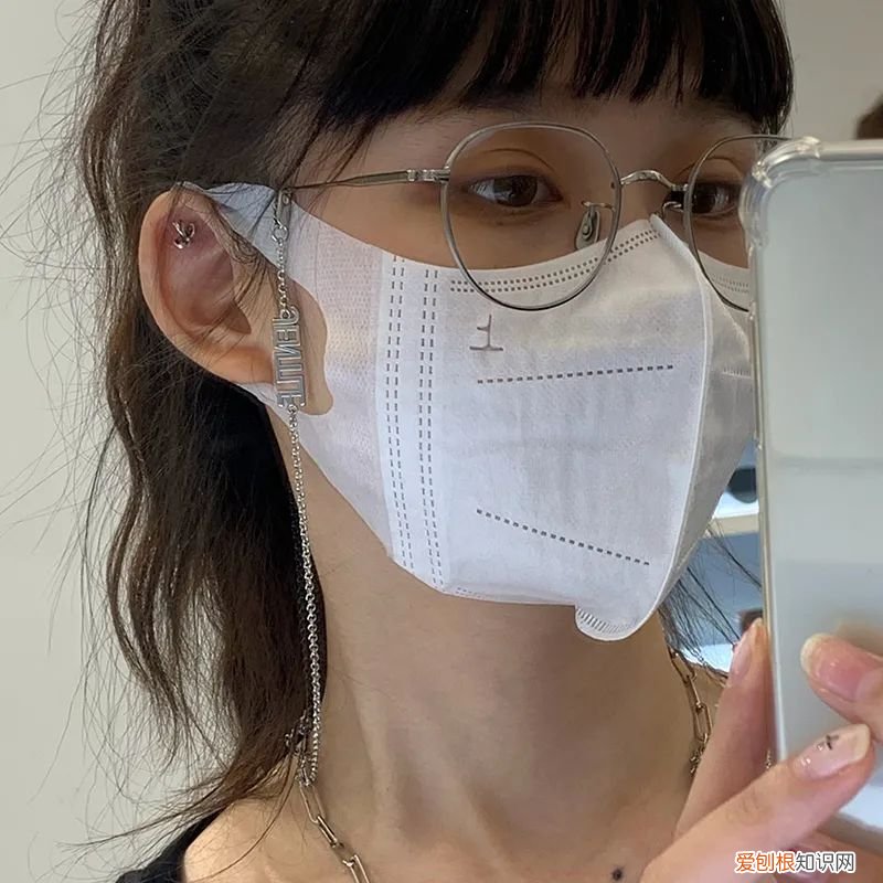 今年流行的近视眼镜款式