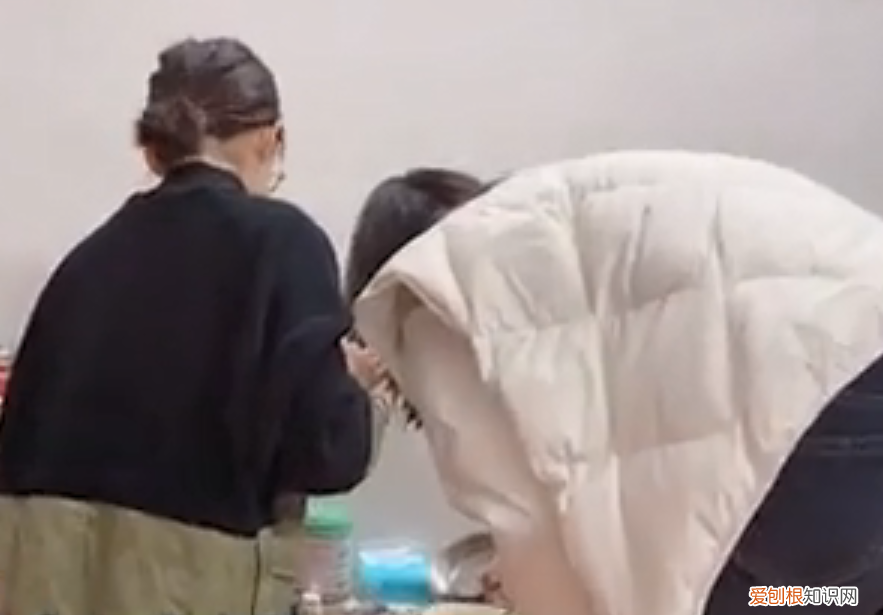 女子开车30公里给老公前妻女儿送饭,相处5年关系融洽